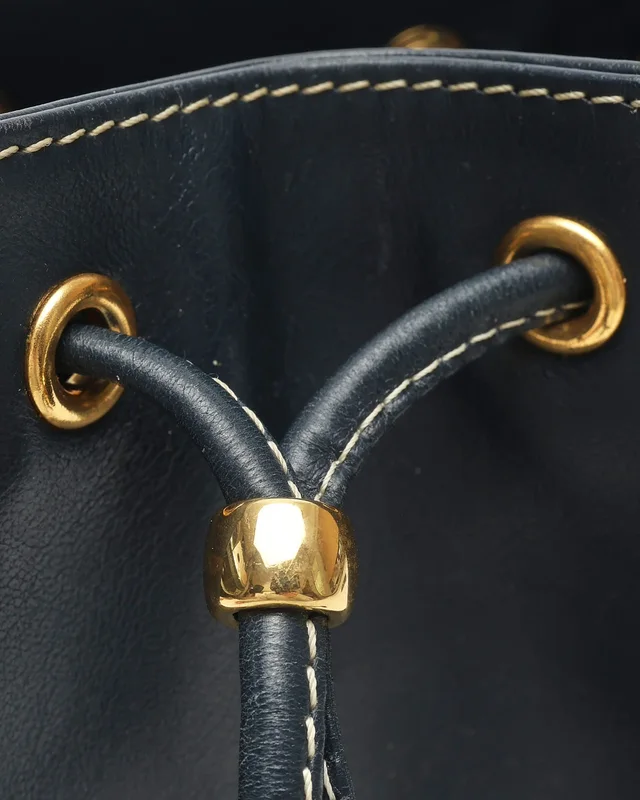 Saint Laurent Y Line Bucket Bag in Leather from A Retro Tale, photo 7 of 9