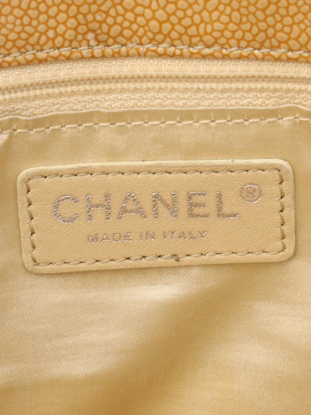 Chanel Caviar Skin 2.55 Chain Tote Bag, Beige, circa 2005 in Beige Caviar leather from VINTAGE QOO TOKYO, photo 7 of 16