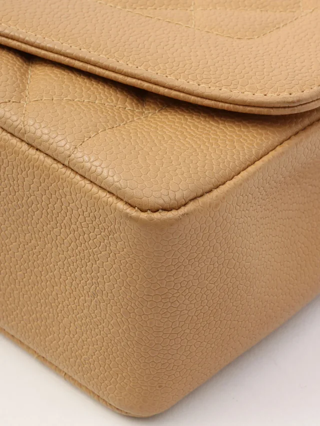 Chanel Circa 1995 Caviar Skin Diana Flap Chain Bag 22cm Beige in Beige Caviar leather from VINTAGE QOO TOKYO, photo 9 of 15