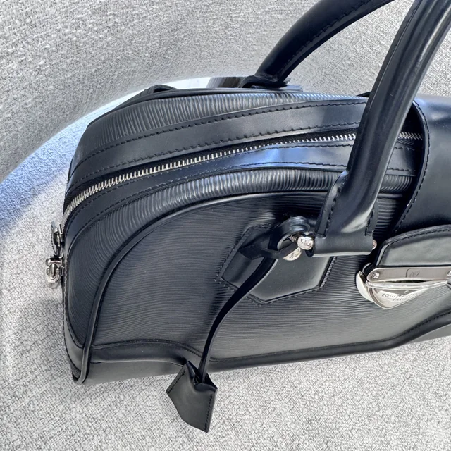 Louis Vuitton Epi Bowling Montaigne Bag in Epi, Epi leather, Metal from Reowned, photo 5 of 13