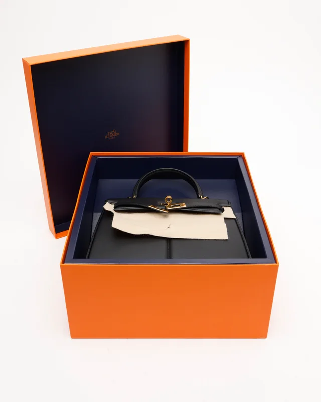 Hermès Kelly 25 Swift Padded Sellier Bag in Swift leather from A Retro Tale, photo 9 of 10