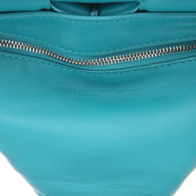 Bottega Veneta Padded Cassette shoulder bag in turquoise intrecciato leather in Blue Woven leather from Collector Square, photo 3 of 4