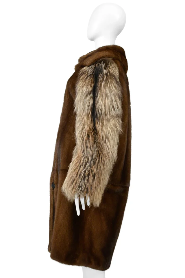 Balenciaga By Demna Gvasalia Mink & Fox Fur Coat With Detachable Collar 2016 in Silk from Resurrection Vintage, photo 6 of 14