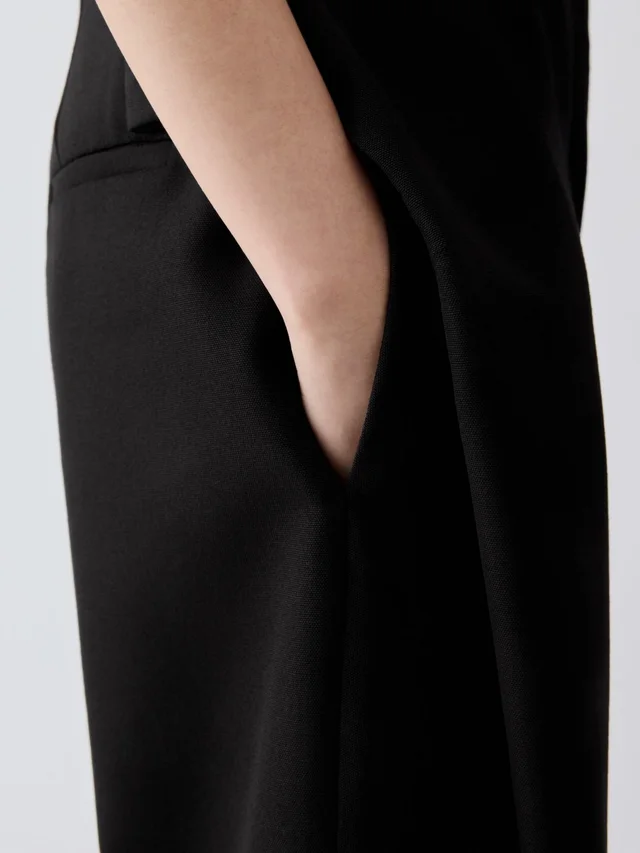 Jacquemus Le Short Cubisto Bermuda Shorts, photo 5 of 6 from SENSER