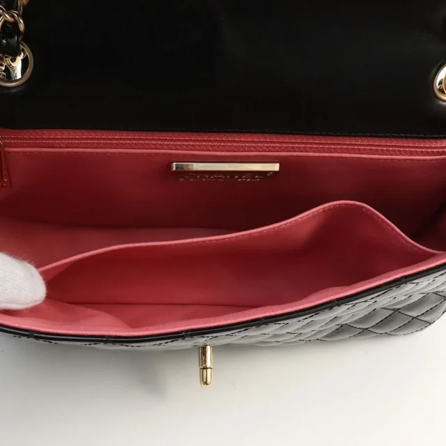 Chanel Circa 2009 Patent Multicharm CC Turnlock Chain Bag Black in Black Patent leather from VINTAGE QOO TOKYO, photo 5 of 13