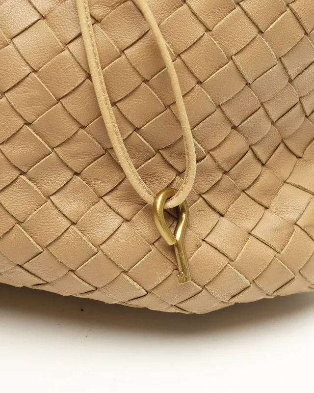 Bottega Veneta Intrecciato Capri Small Bag in Woven leather from A Retro Tale, photo 7 of 13