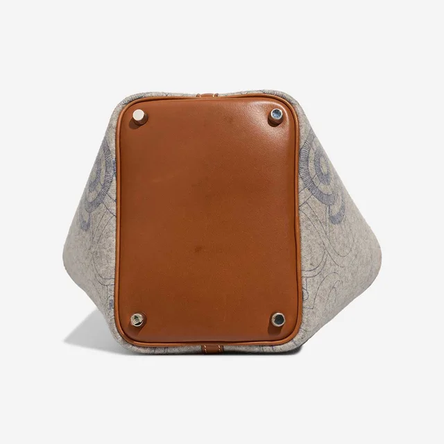 Hermès Picotin 18 Felt / Barenia Gris Clair in Grey Leather from SACLÀB, photo 6 of 8