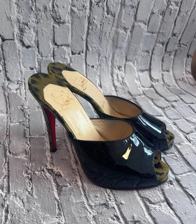 Christian Louboutin Heels & pumps in Black Patent leather from Oxfam Online Shop