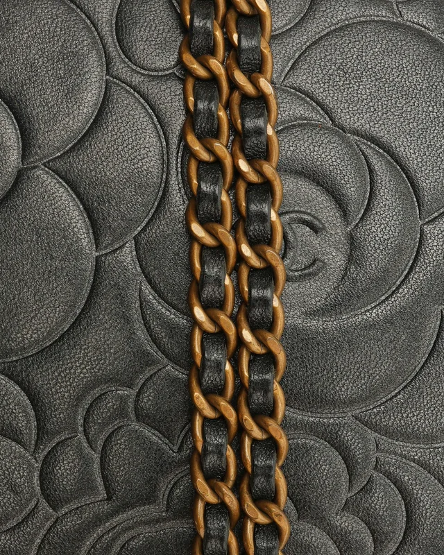 Chanel Camellia Wallet On Chain Bag in Leather from A Retro Tale, photo 6 of 9