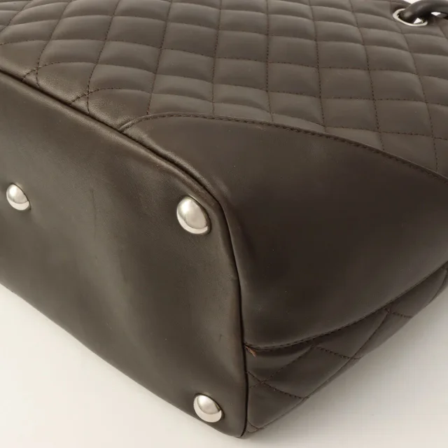 Chanel tote bag L, brown, made around 2005 in Brown Lambskin from VINTAGE QOO TOKYO, photo 10 of 19