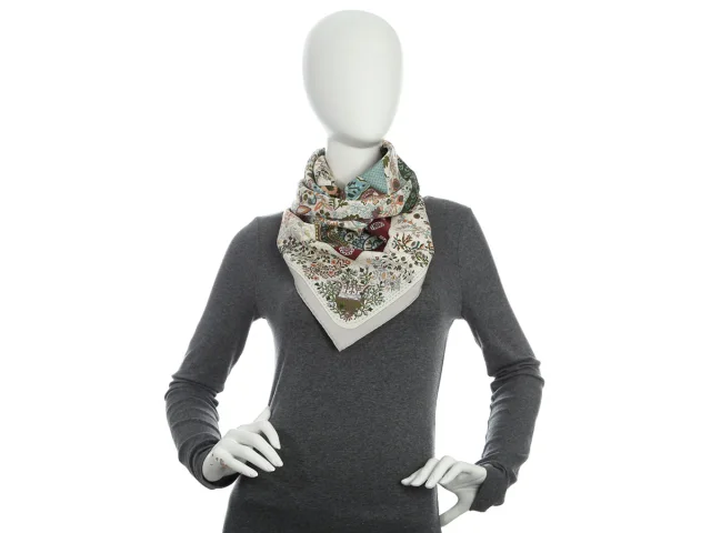 Hermès Pique Fleuri de Provence Silk Scarf 90cm in Silk from Ann's Fabulous Finds, photo 5 of 6