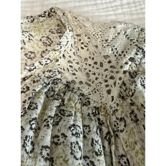Vacheron Constantin Women's Blouse - Cream/Brown - 30C in brown|red from Depop