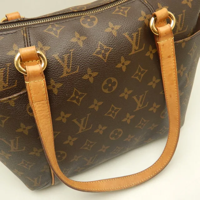 Louis Vuitton Monogram Tote Bag in Brown Canvas from LuxUness, photo 8 of 8