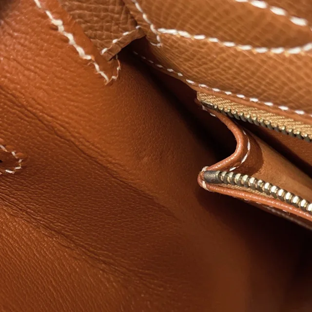 Hermès Kelly Sellier Gold Epsom Size 32 in Gold Epsom leather from GALLERY RARE, photo 12 of 18