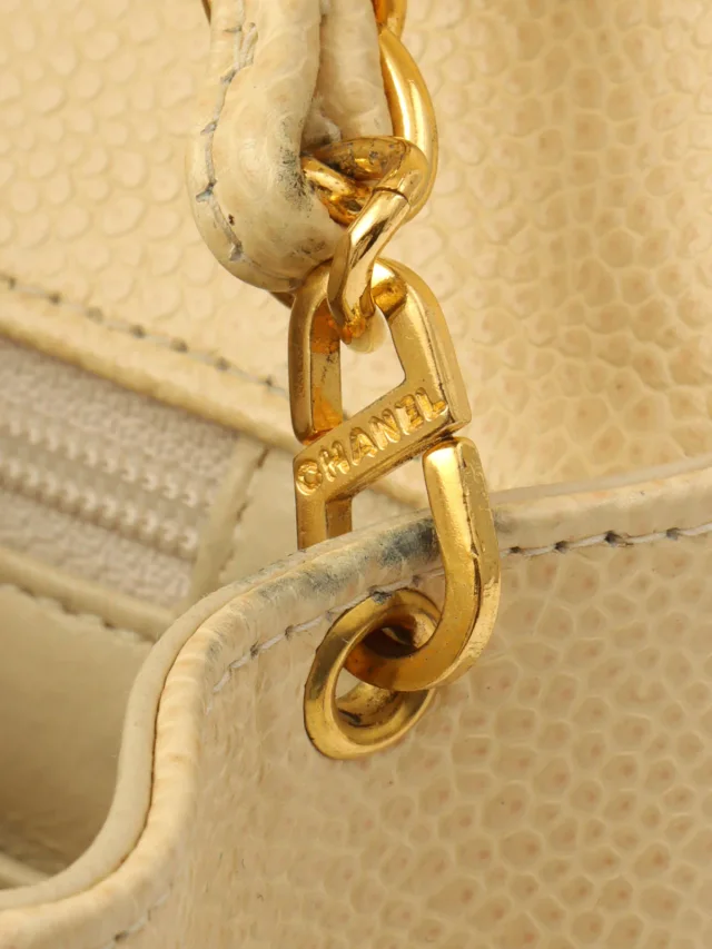 Chanel Circa 1992 Caviar Skin Diana Flap Chain Bag 25cm Beige in Beige Caviar leather from VINTAGE QOO TOKYO, photo 13 of 14