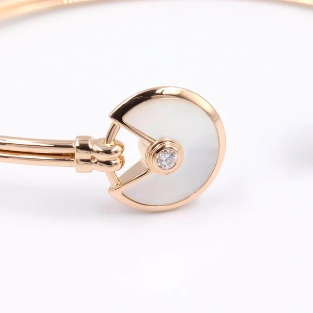 Cartier Amulette Au750 Diamond Mother of Pearl Onyx Bracelet Size 17 from LuxUness, photo 2 of 2