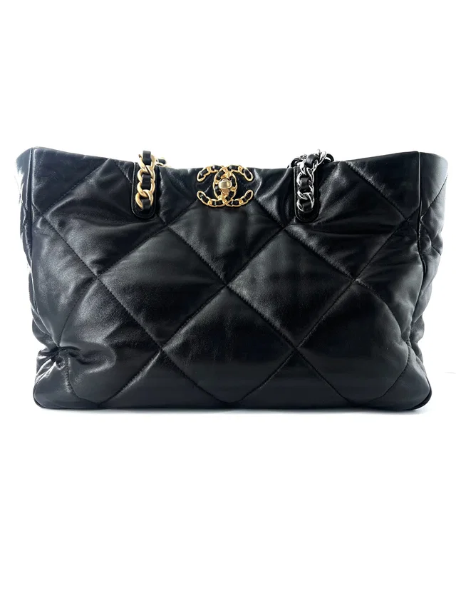 Chanel 19 Shopping Quilted Leather Black Bag in Black Leather from HEWI