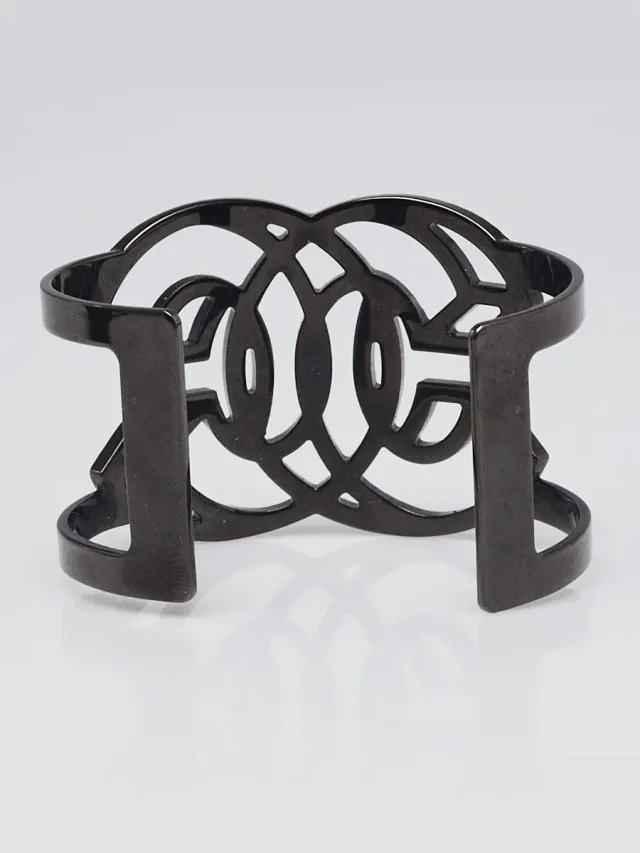 Chanel Red Crystal Black Metal CC Cuff Bracelet in Black from Yoogis, photo 5 of 8