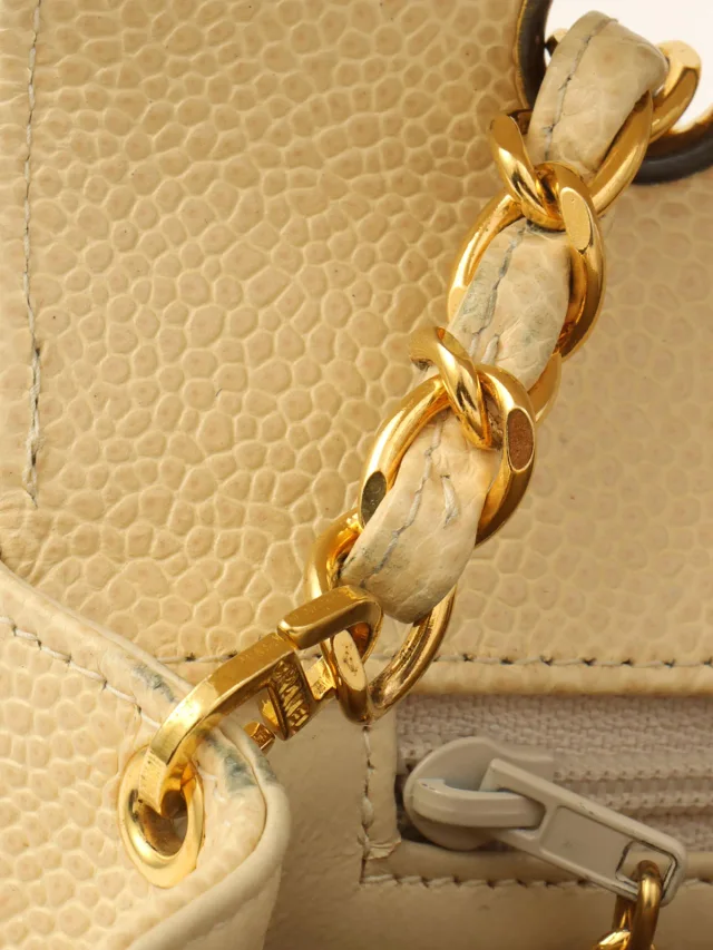 Chanel Circa 1992 Caviar Skin Diana Flap Chain Bag 25cm Beige in Beige Caviar leather from VINTAGE QOO TOKYO, photo 12 of 14