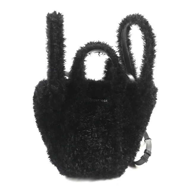 Balenciaga Everyday 2.0 Tote Bag in Leather from LuxUness