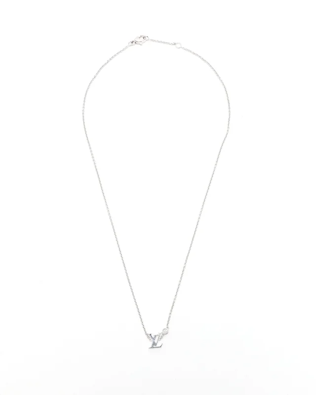 Louis Vuitton Idylle Blossom 18kt White Gold and 0,03ct Diamond Necklace in White from A Retro Tale, photo 3 of 4