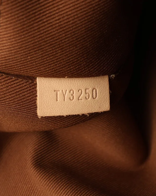 Louis Vuitton Monogram Laptop Case, size 16-Inch from A Retro Tale, photo 5 of 5