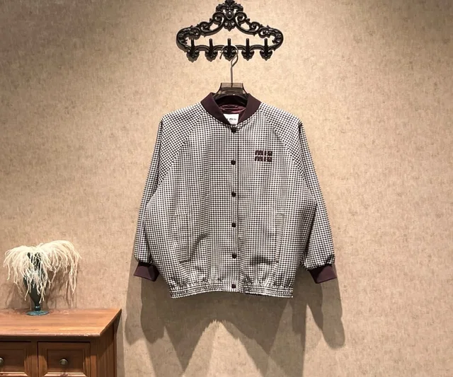 Miu Miu 24ss New Burgundy Houndstooth Coat / Size 38 / 99% New / 45481 in Burgundy from Luxury Promise