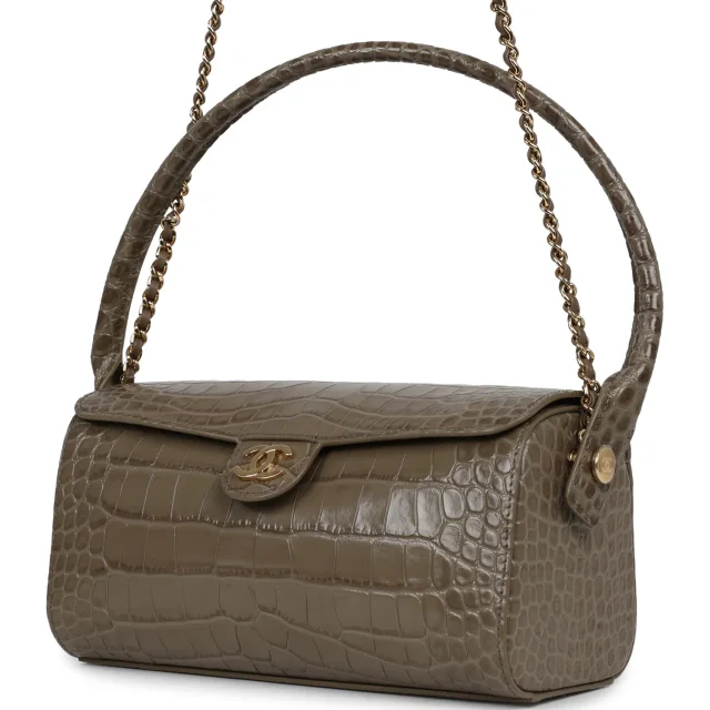 Chanel Barrel Clutch Bag in Green Calfskin from Madison Avenue Couture, photo 5 of 9