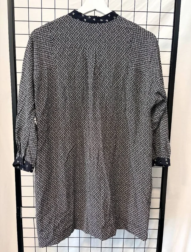 Max Mara Tunic Black and White Size: M in Black Viscose from Oxfam Online Shop, photo 2 of 2