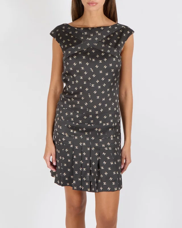 Chanel Black Silk Sleeveless Mini Dress with Beige CC Logo Prints Size FR 36 (UK 8) in Black Silk from Sellier