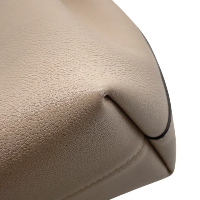 Louis Vuitton Lockme Bucket NV BeigeM57688 Leather in Leather from GALLERY RARE, photo 9 of 19