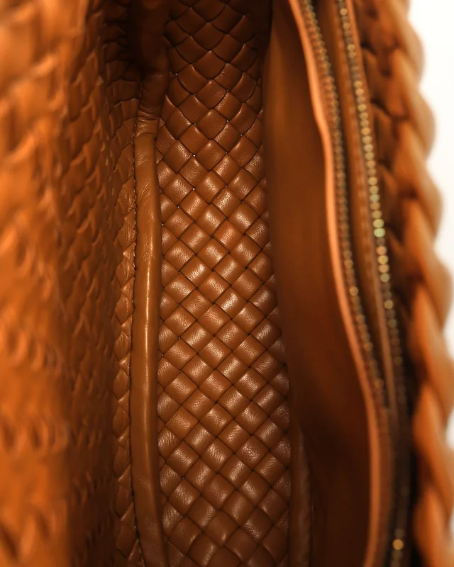Bottega Veneta Intrecciato Cobble Bag in Woven leather from A Retro Tale, photo 6 of 7