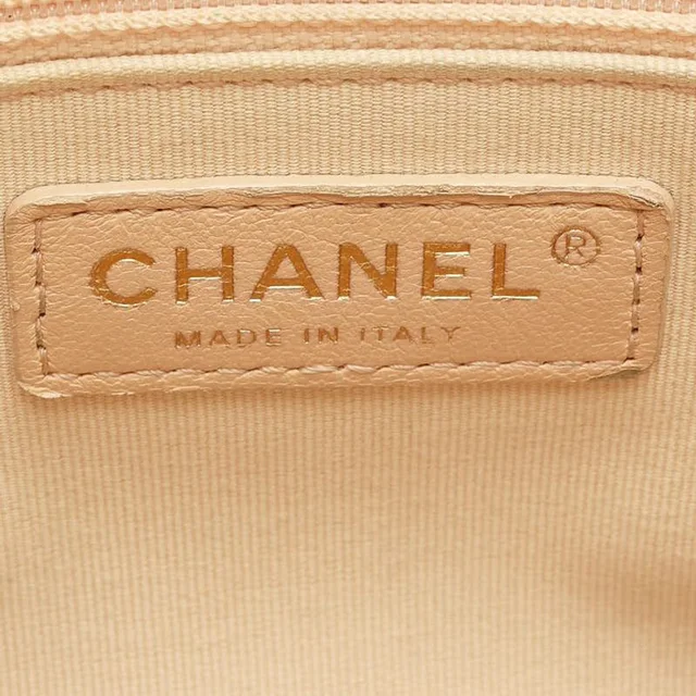 Chanel Medium Wavy CC Bag in Leather from A Retro Tale, photo 10 of 13
