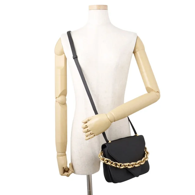 Bottega Veneta Mount Envelope Shoulder Bag Black Leather in Black Leather from GALLERY RARE, photo 4 of 18