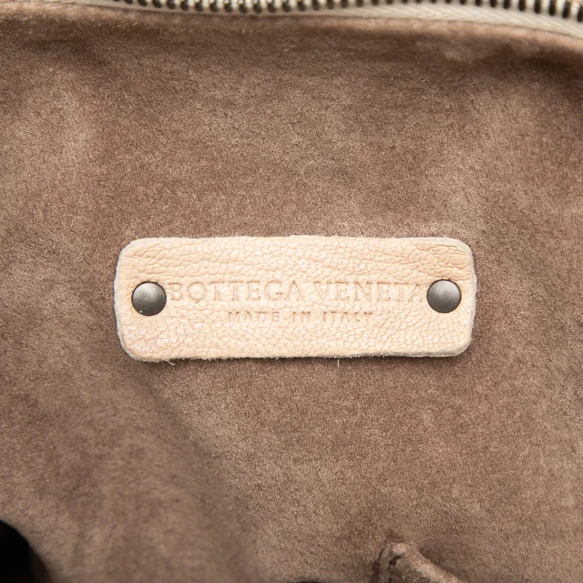 Bottega Veneta Intrecciato Trimmed Pebbled Lambskin Top Handle Bag in Beige Lambskin from Designer Revival, photo 5 of 7