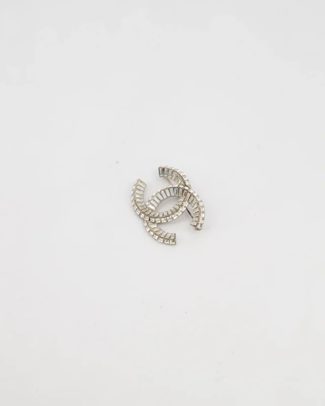 Chanel Silver Crystal Embellished CC Brooch in Silver from Sellier, photo 3 of 7