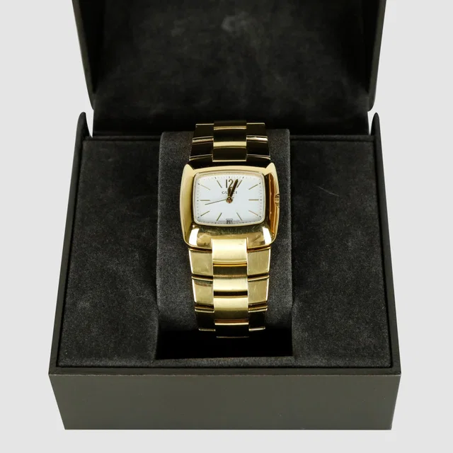 Gucci 구찌 금장 메탈 시계 from GUGUS