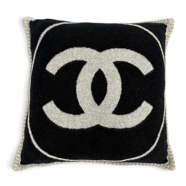 Chanel 18V Wool Cashmere Blend Coco Mark Cushion, Black/Gray, Made in England, Women's, with Dust Bag in Black/Gray Cashmere, Wool from Elady