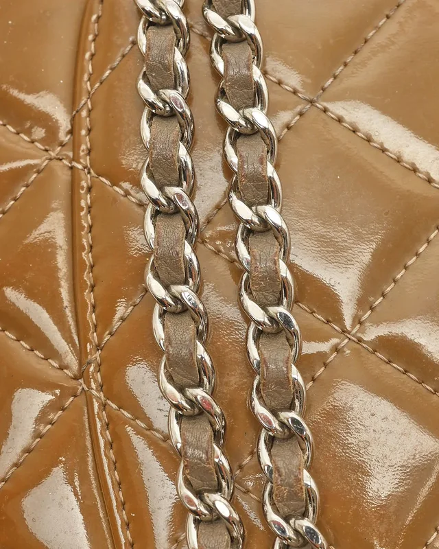Chanel Classic Patent Wallet on Chain Bag in Patent leather from A Retro Tale, photo 6 of 9