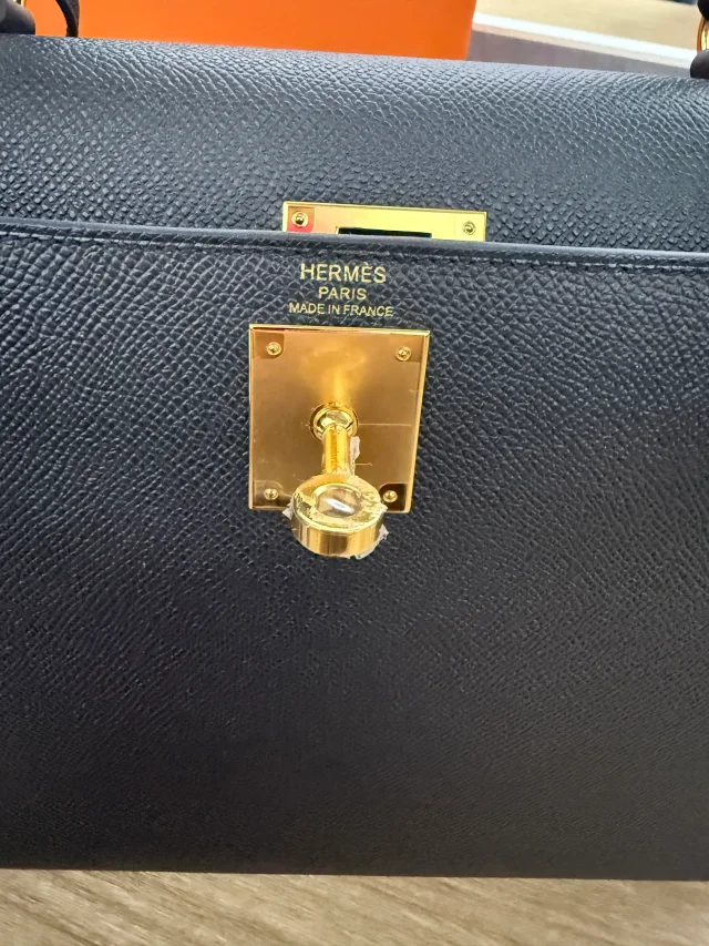 Hermès Epsom Sellier Kelly 28 GHW in Black Epsom leather from myGemma, photo 11 of 13