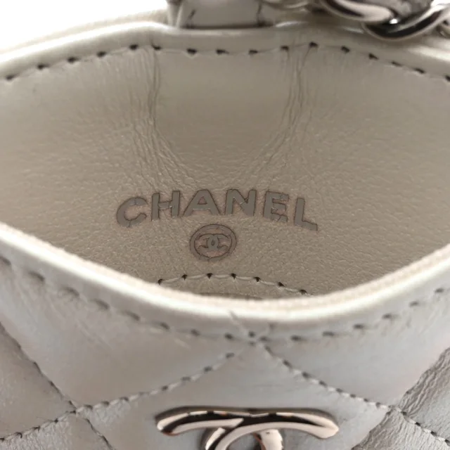 Chanel Iridescent Lambskin Quilted Coco Bow Card Holder On Chain White in White Lambskin from FASHIONPHILE, photo 6 of 9