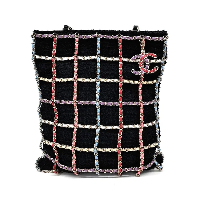 Chanel chain shoulder bag from GUGUS