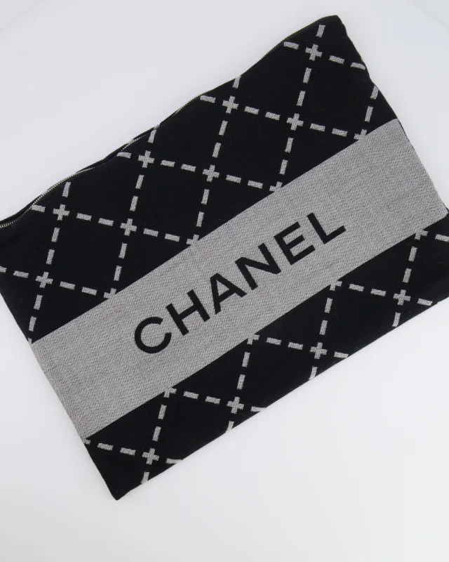 Chanel Grey and Black Wool Blanket, with Pouch and Eye Mask Set with CC Logo Prints in Black Wool from Sellier, photo 3 of 10