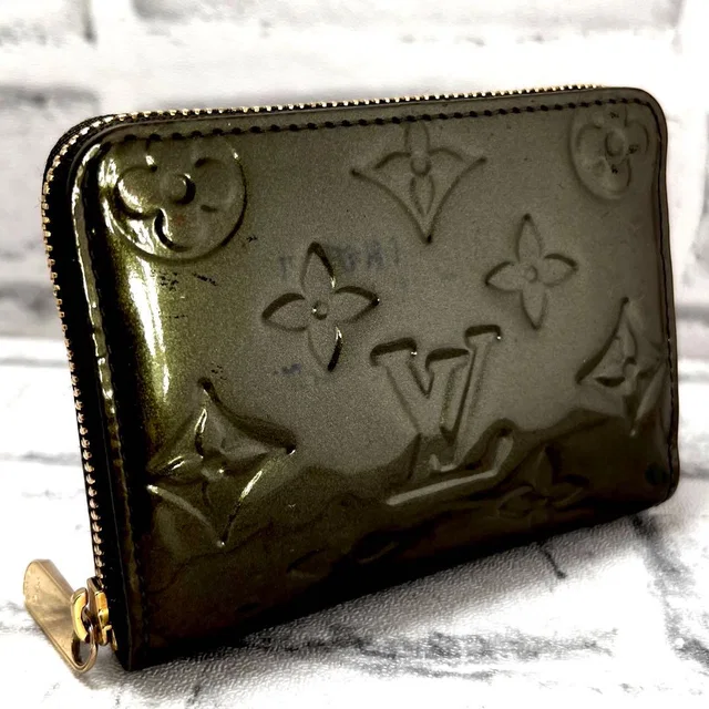 Louis Vuitton Limited Vernis Zippy Coin Purse Vert Blanc in White from The Reluxe