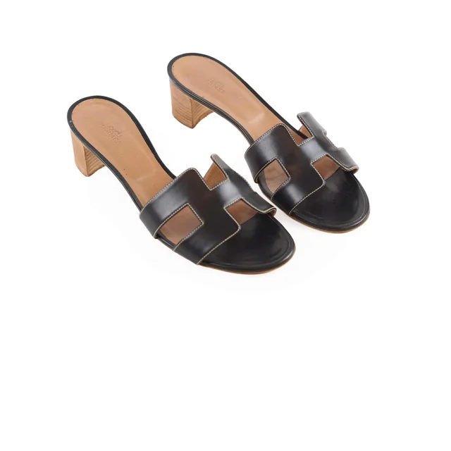 Hermès Oasis Sandals Size Black 40 in Black from The Purse Affair