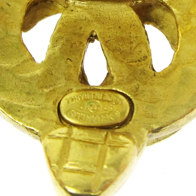 Chanel Vintage Cc Heart Clip-On Metal Gold Jewelry in Gold from HEWI, photo 3 of 4