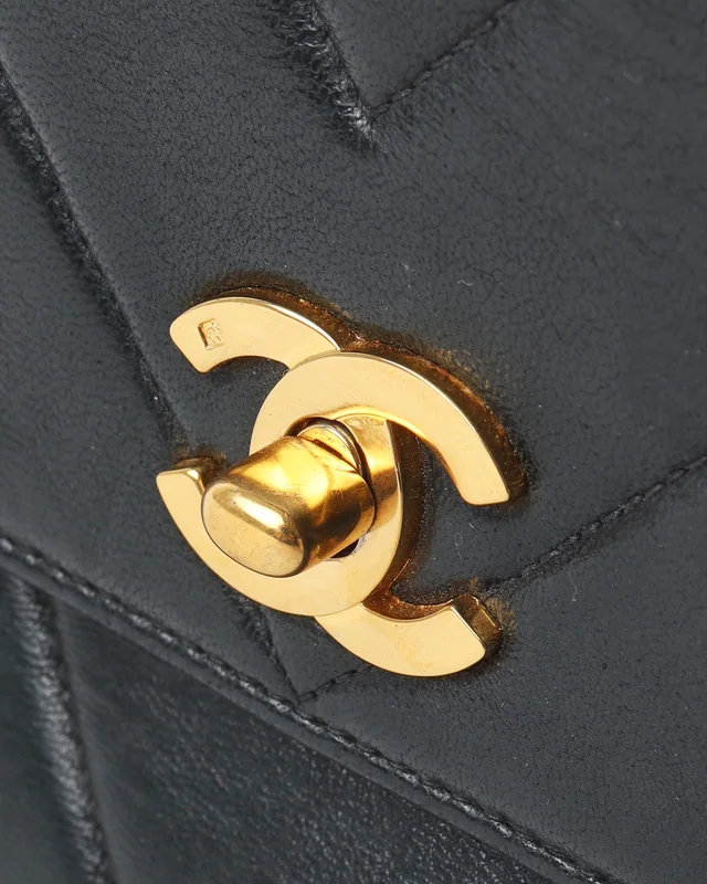 Chanel Chevron Top Handle Bag in Leather from A Retro Tale, photo 6 of 16