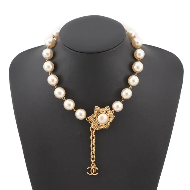 Chanel Faux Pearl Choker Pearl White/Gold Faux Pearl Metal in White from GALLERY RARE, photo 4 of 14
