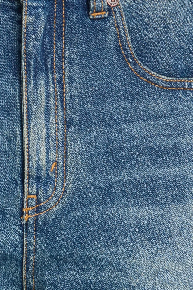 Victoria Beckham Cropped High-Rise Wide-Leg Jeans in Mid denim, photo 4 of 4 from THE OUTNET