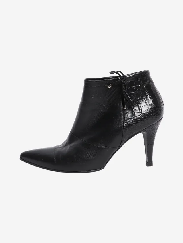 Chanel Black leather ankle boots - size EU 41 in Black Leather from Sign of the Times